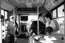 sposi americani autobus in centro storico piazza pitti firenze